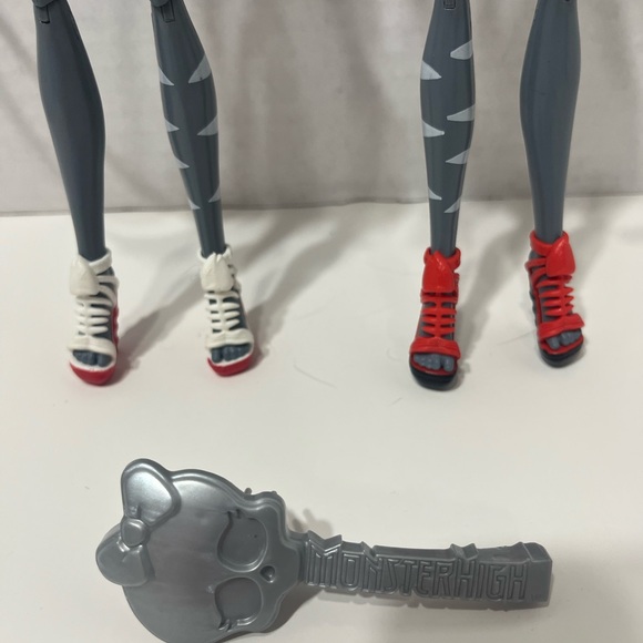 MONSTER HIGH Doll zombie shakes meowlody and Purrsephone werecat sisters dolls - Picture 5 of 13